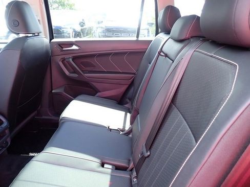 Used 2023 Volkswagen Tiguan SE image 17