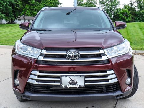 Used 2019 Toyota Highlander XLE AWD/4WD image 17