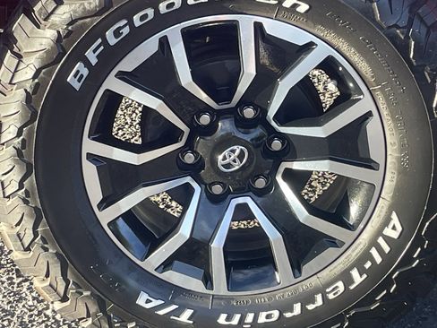 Used 2023 Toyota Tacoma TRD Sport image 8