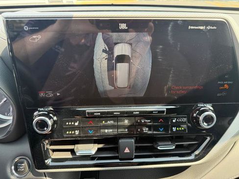 Used 2022 Toyota Highlander Platinum AWD/4WD image 29