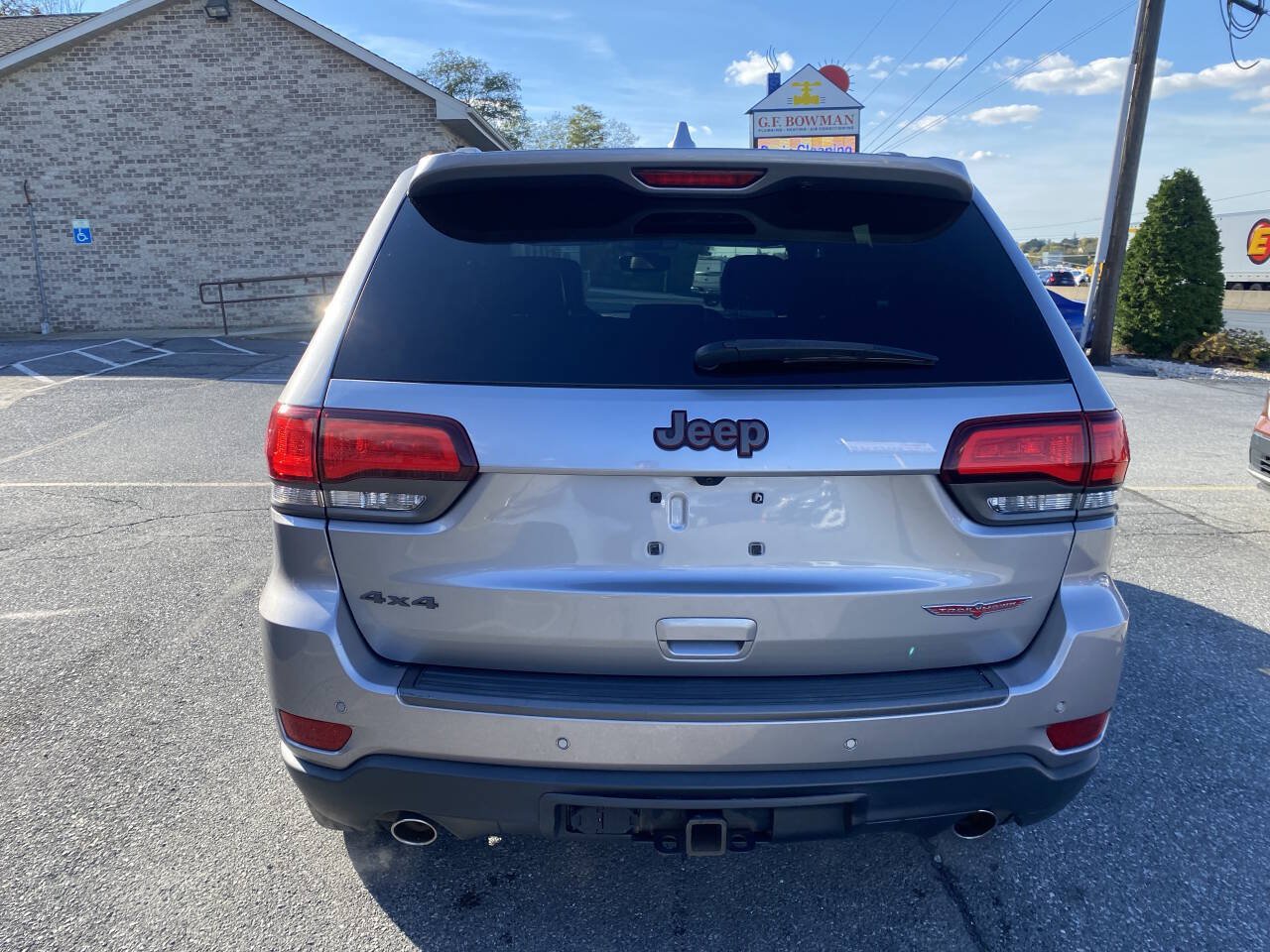 Used 2017 Jeep Grand Cherokee Trailhawk w/ Trailhawk Luxury Group AWD/4WD image 6