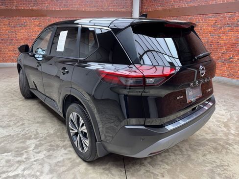 Used 2023 Nissan Rogue SV AWD/4WD image 2