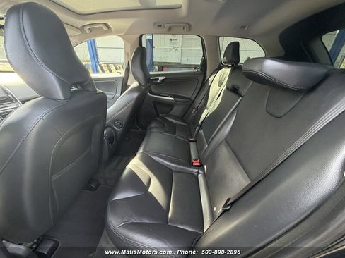 Used 2015 Volvo XC60 T5 Premier w/ Proximity Package image 13