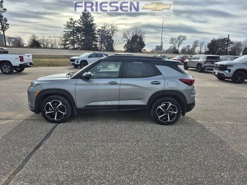 Used 2023 Chevrolet TrailBlazer RS w/ Sun and Liftgate Package image 2