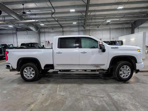Used 2025 Chevrolet Silverado 2500 High Country w/ Technology Package image 2