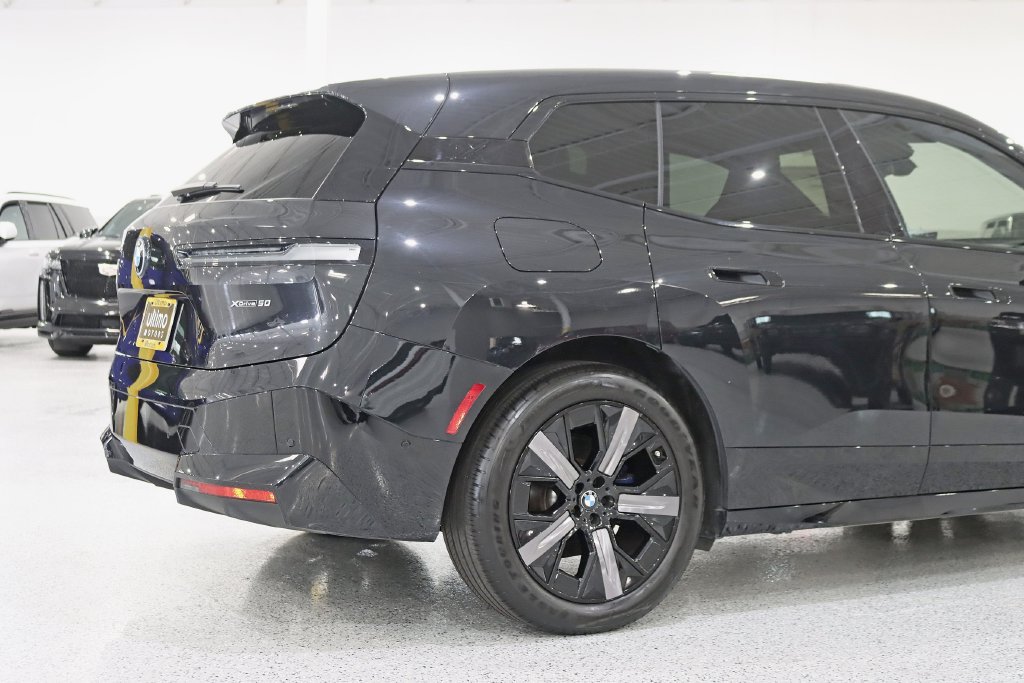 Used 2025 BMW iX xDrive50 w/ Premium Package AWD/4WD image 10