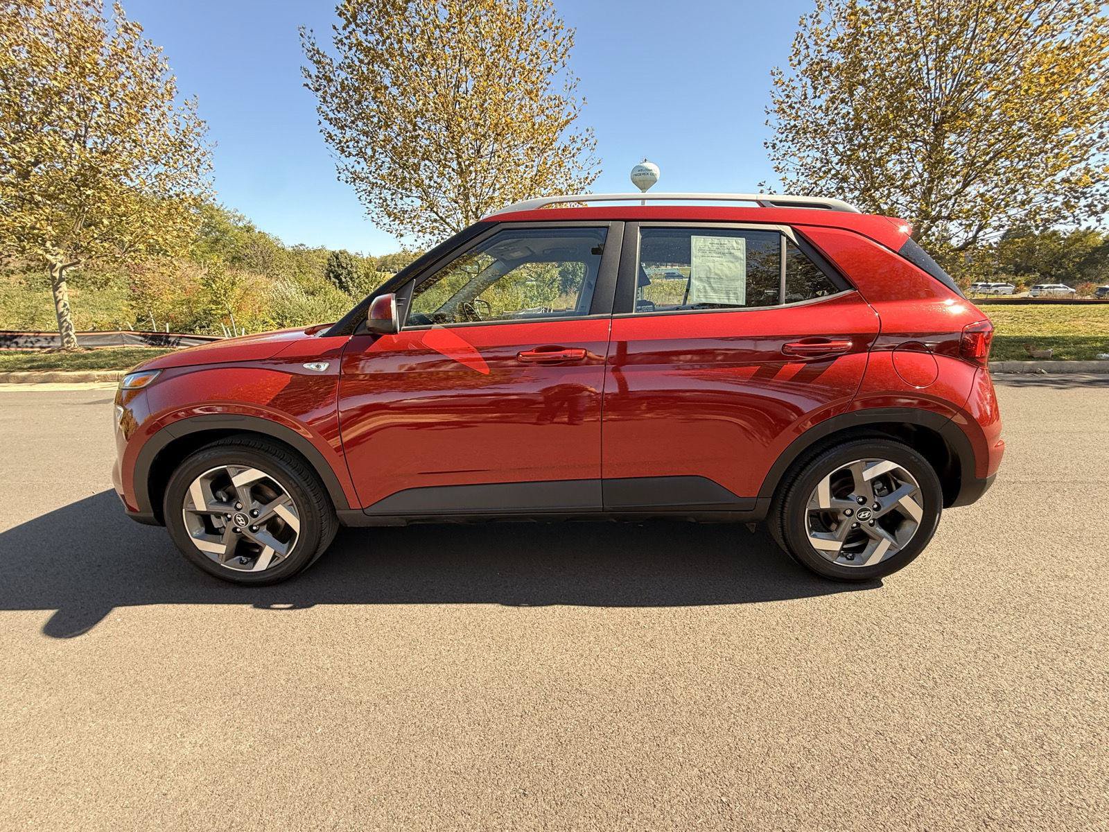 Used 2024 Hyundai Venue Limited FWD image 8