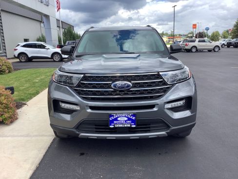 Used 2023 Ford Explorer XLT w/ Equipment Group 202A AWD/4WD image 3