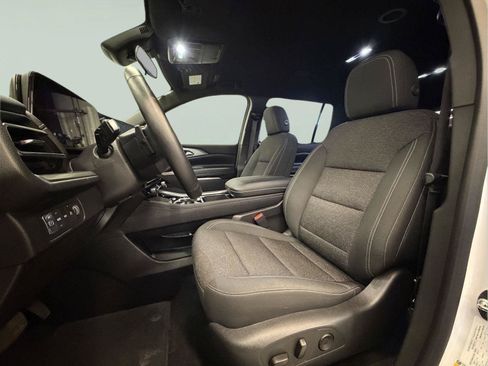 Used 2025 Chevrolet Traverse LT AWD/4WD image 23