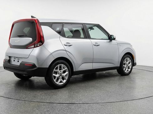 Used 2025 Kia Soul LX w/ LX Technology Package image 9