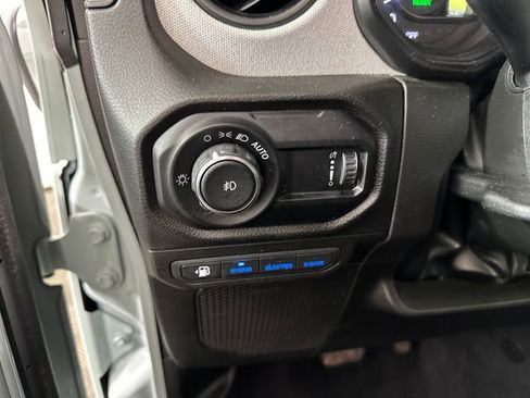 Used 2024 Jeep Wrangler Unlimited image 19