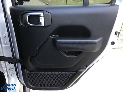 Used 2024 Jeep Gladiator Sport image 13