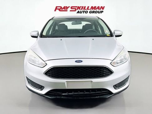 Used 2017 Ford Focus SE FWD image 2