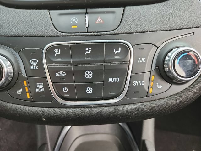 Used 2022 Chevrolet Malibu LT FWD image 16