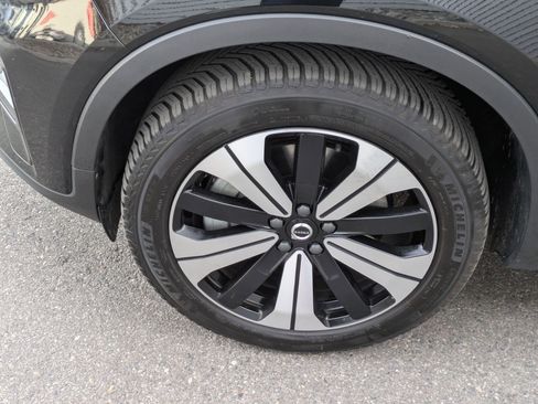 Certified 2023 Volvo C40 Recharge Core image 11