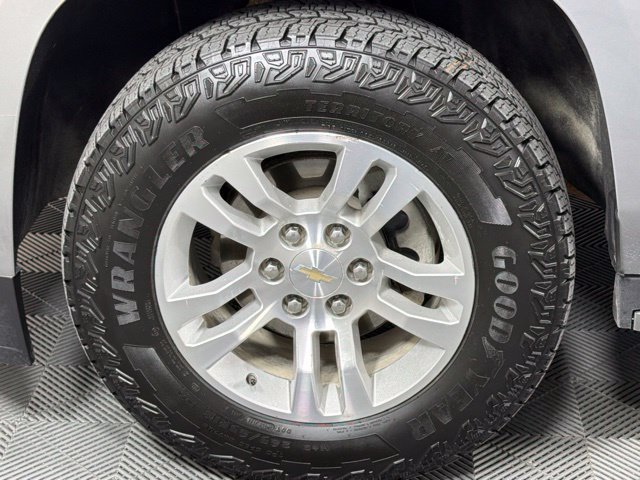 Used 2018 Chevrolet Suburban LT AWD/4WD image 46