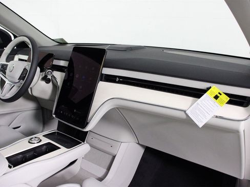 New 2025 Volvo EX90 Plus image 9