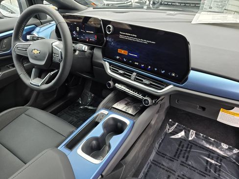 New 2026 Chevrolet Equinox EV LT AWD/4WD image 9