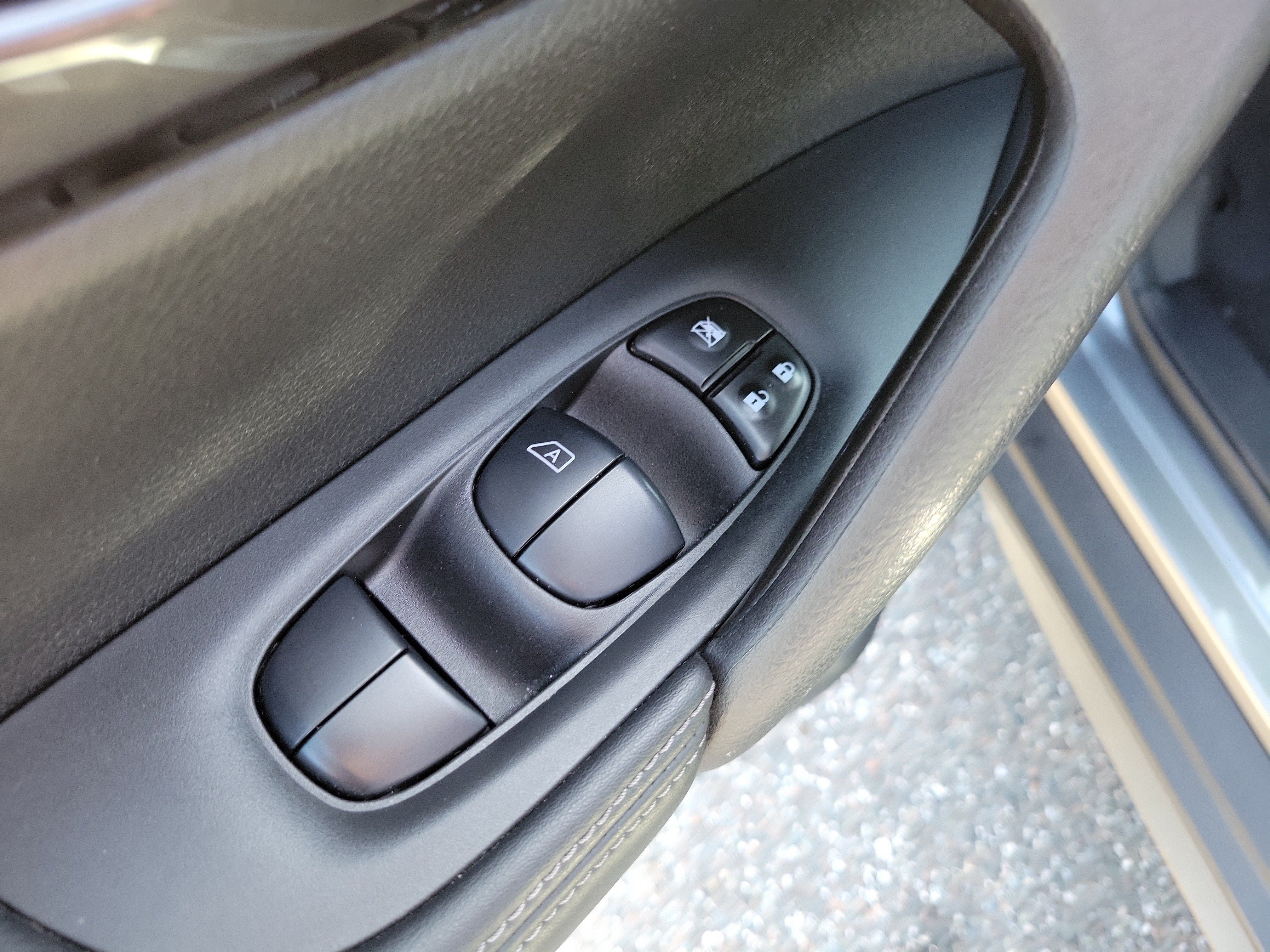 Used 2019 Nissan Rogue SV AWD/4WD image 20