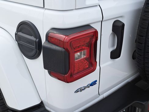 Used 2021 Jeep Wrangler Unlimited Sahara w/ Cold Weather Group image 32