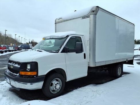 Used 2016 Chevrolet Express 3500 RWD image 3