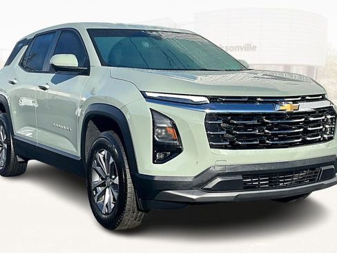 Used 2025 Chevrolet Equinox LT w/ Safety and Technology Package image 3