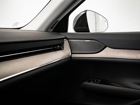 Used 2025 Volvo EX90 Plus image 40