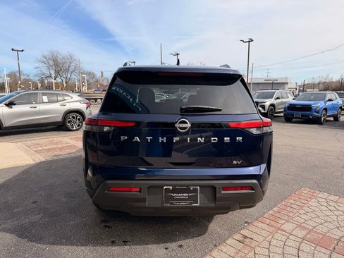 Used 2024 Nissan Pathfinder SV image 6