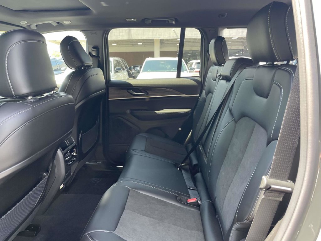 New 2027 Jeep Grand Cherokee Altitude RWD image 21