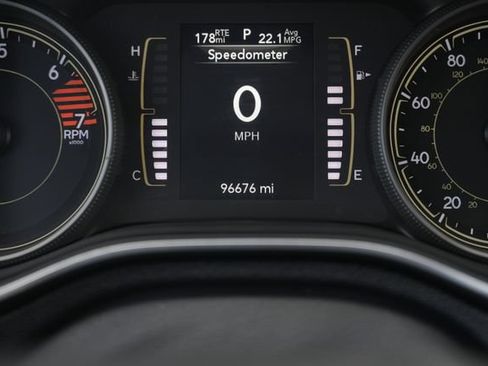Used 2021 Jeep Cherokee Latitude Plus AWD/4WD image 40