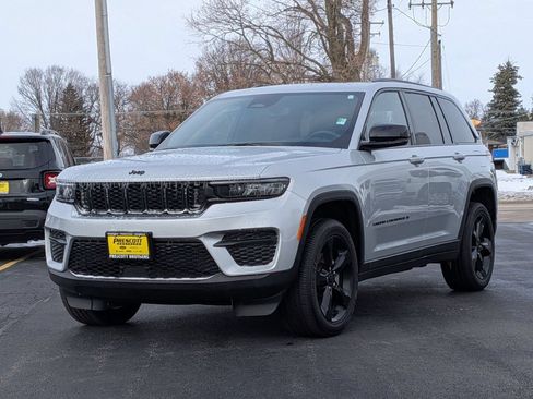 Used 2024 Jeep Grand Cherokee Altitude AWD/4WD image 3