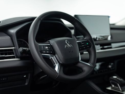 New 2025 Mitsubishi Outlander SE AWD/4WD image 11