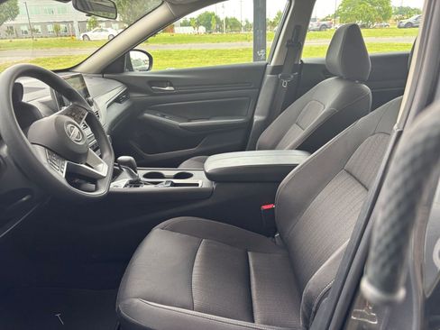 Used 2025 Nissan Altima 2.5 SV image 27