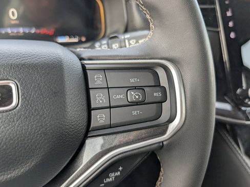 Used 2023 Jeep Wagoneer Base w/ Convenience Group I image 21