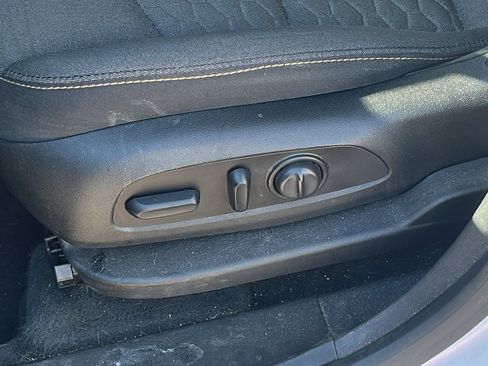 Used 2018 Chevrolet Equinox LT image 11