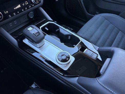 New 2025 Mitsubishi Outlander SE image 20