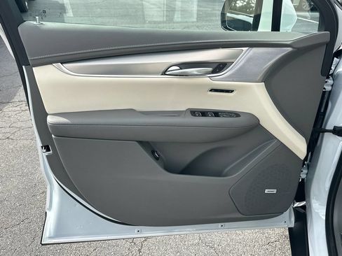 Certified 2025 Cadillac XT5 Premium Luxury w/ Technology Package FWD image 10