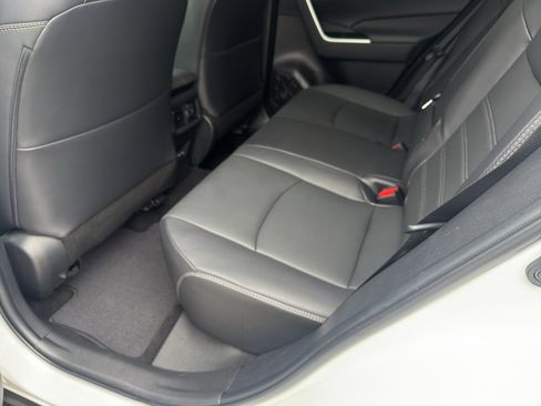 Used 2023 Toyota RAV4 XLE Premium image 9