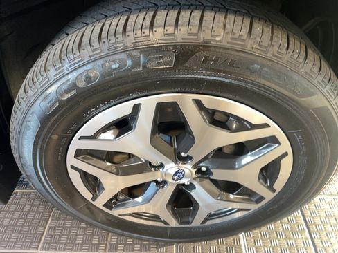 Used 2023 Subaru Forester Premium image 5