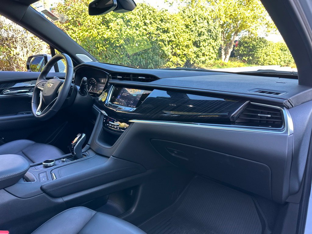 Used 2025 Cadillac XT6 Premium Luxury w/ LPO, Floor Liner Package AWD/4WD image 26