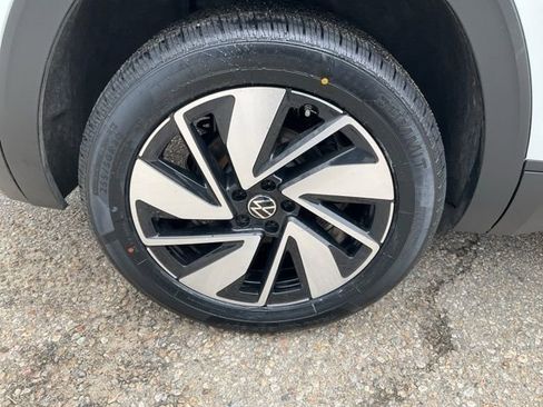 Used 2024 Volkswagen Atlas SE AWD/4WD image 10