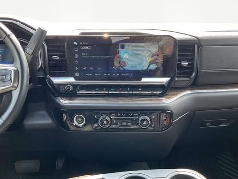 Used 2023 Chevrolet Silverado 1500 LT image 9