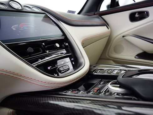 Used 2022 Aston Martin DBX DBX image 37