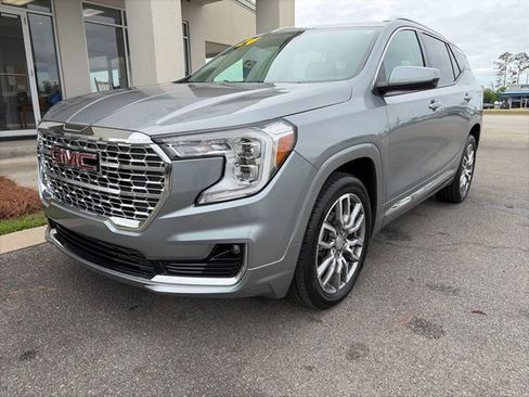 Used 2024 GMC Terrain Denali AWD/4WD image 3