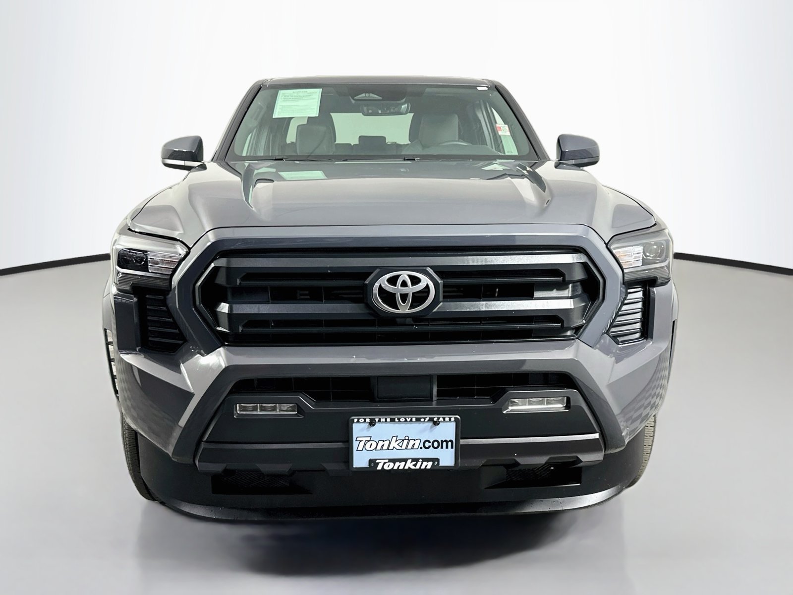 Certified 2025 Toyota Tacoma SR5 AWD/4WD image 2