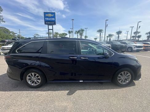 Used 2025 Toyota Sienna XLE FWD image 17