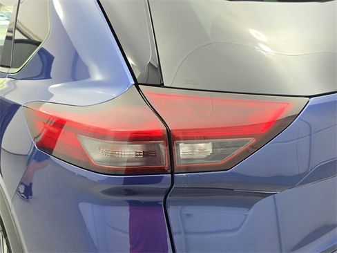 Certified 2023 Nissan Rogue SL w/ SL Premium Package image 32