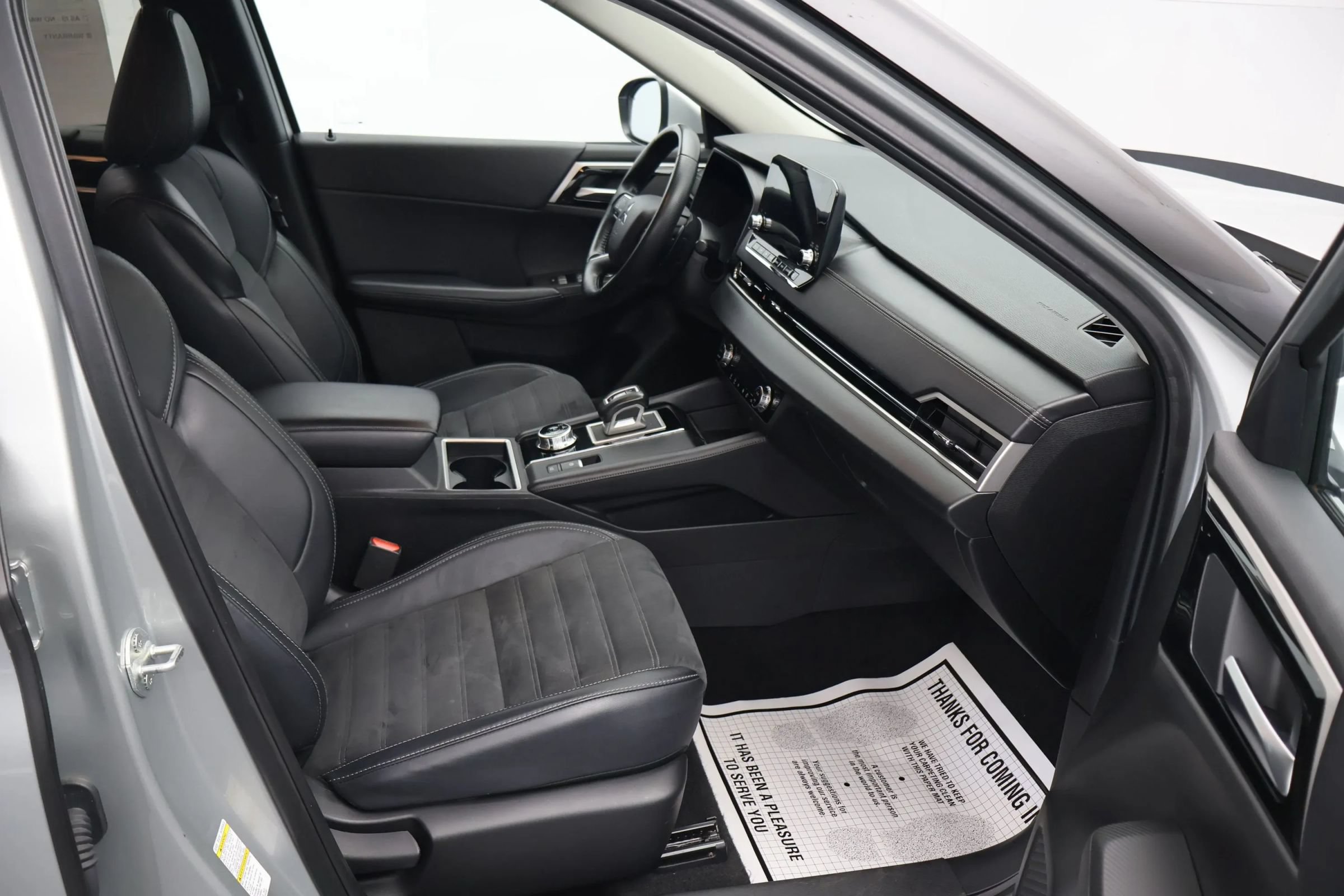 Used 2024 Mitsubishi Outlander FWD image 14
