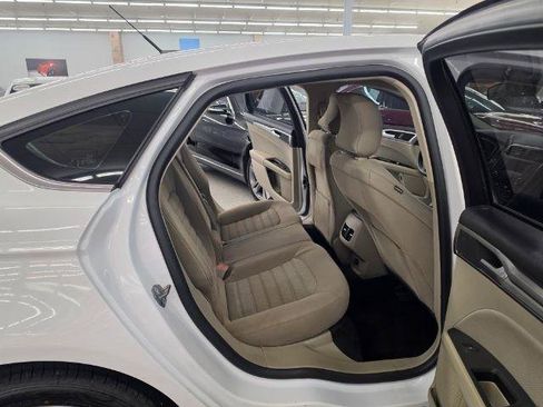 Used 2018 Ford Fusion SE FWD image 33