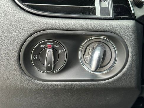 Certified 2024 Porsche Macan image 35